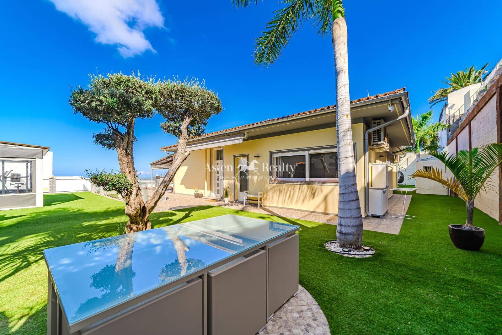 3 quarto Casa em Banda para venda em Torviscas com piscina garagem - 1 140 000 € (Ref: 8667026)