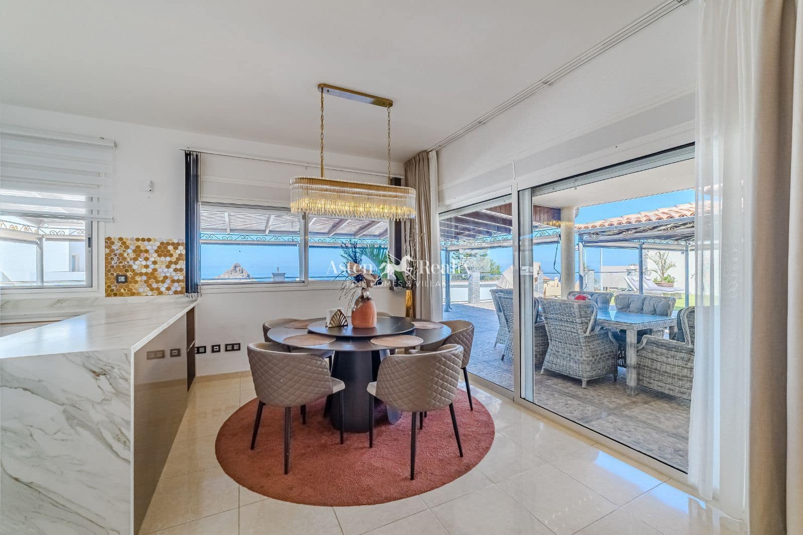 3 quarto Casa em Banda para venda em Torviscas com piscina garagem - 1 140 000 € (Ref: 8667026)