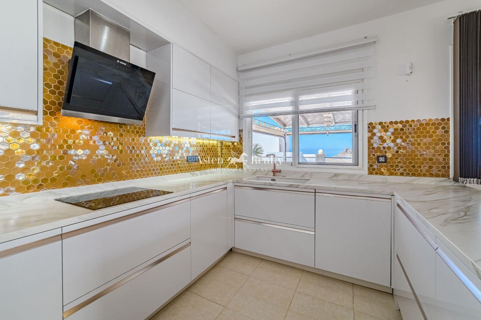 3 quarto Casa em Banda para venda em Torviscas com piscina garagem - 1 140 000 € (Ref: 8667026)