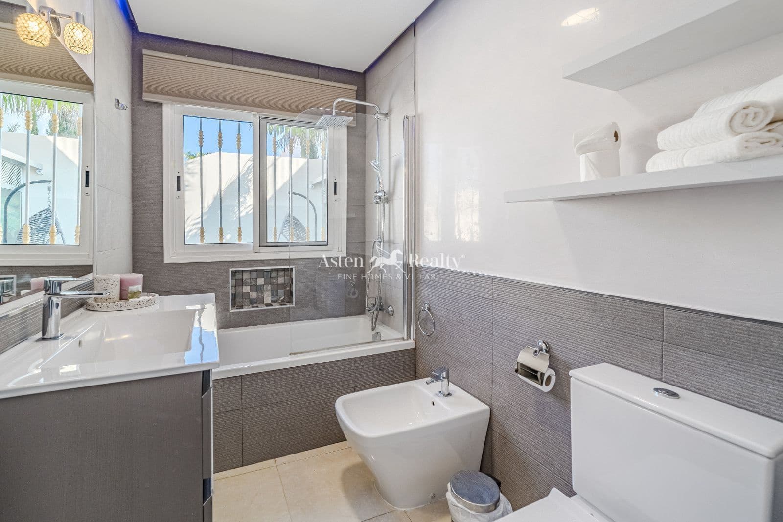 3 quarto Casa em Banda para venda em Torviscas com piscina garagem - 1 140 000 € (Ref: 8667026)