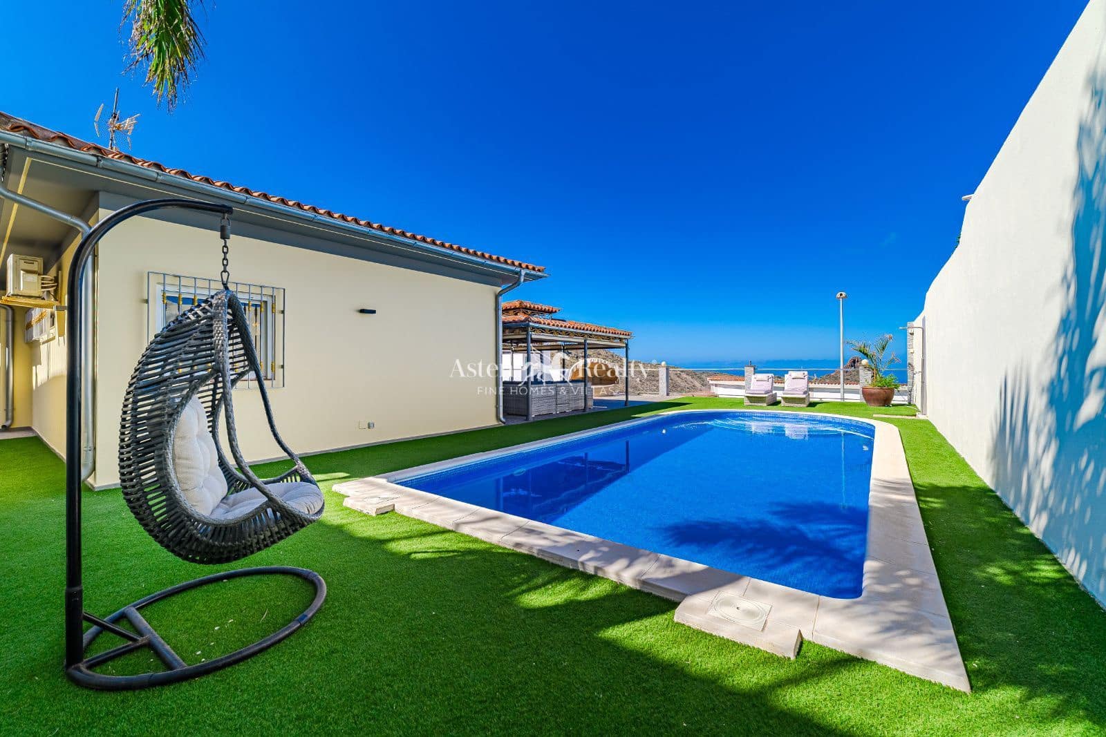 3 quarto Casa em Banda para venda em Torviscas com piscina garagem - 1 140 000 € (Ref: 8667026)