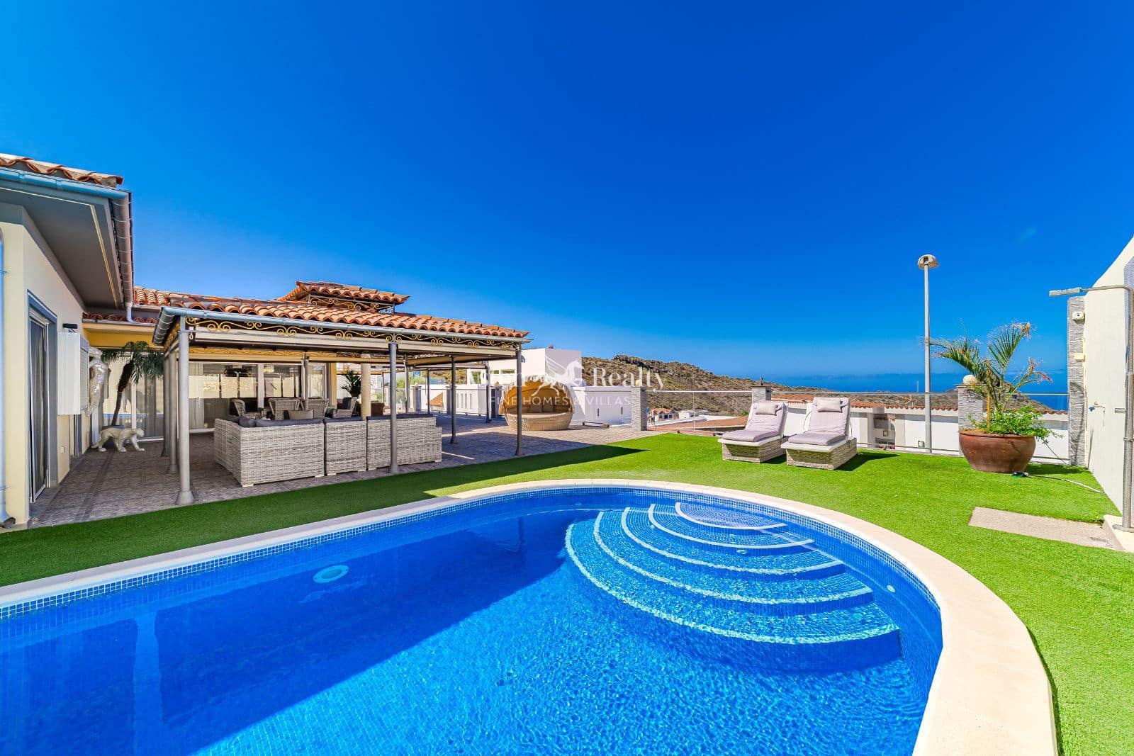 3 quarto Casa em Banda para venda em Torviscas com piscina garagem - 1 140 000 € (Ref: 8667026)