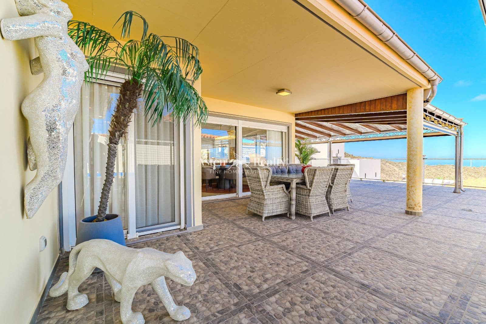 3 quarto Casa em Banda para venda em Torviscas com piscina garagem - 1 140 000 € (Ref: 8667026)