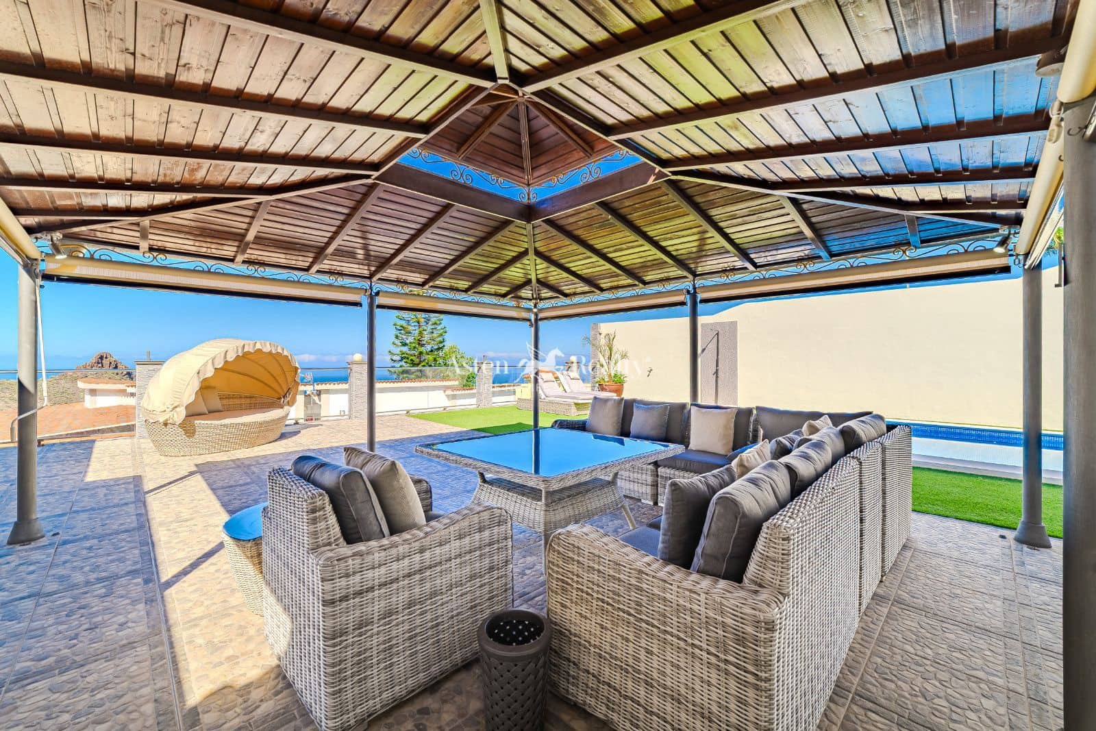 3 quarto Casa em Banda para venda em Torviscas com piscina garagem - 1 140 000 € (Ref: 8667026)