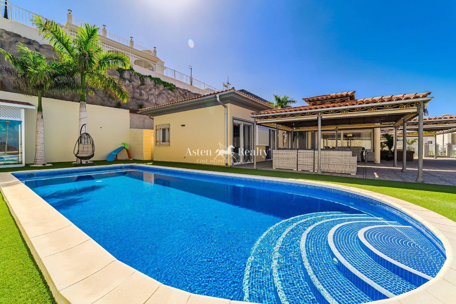 3 quarto Casa em Banda para venda em Torviscas com piscina garagem - 1 140 000 € (Ref: 8667026)