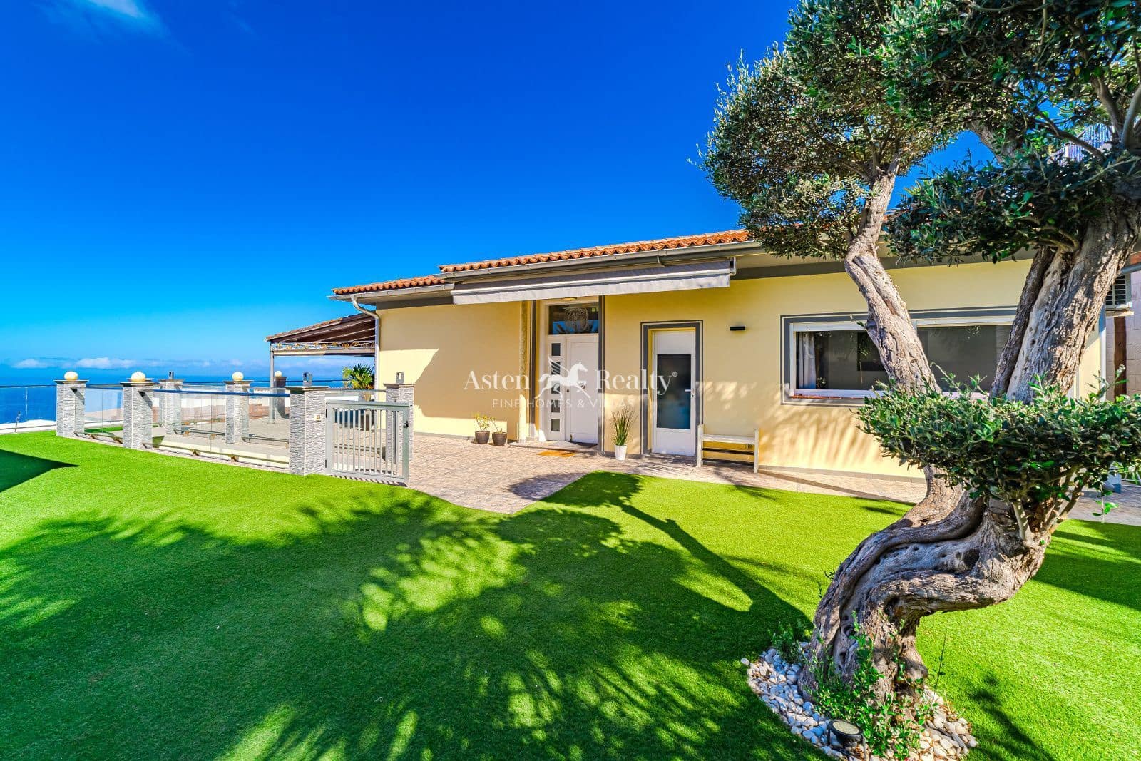 3 quarto Casa em Banda para venda em Torviscas com piscina garagem - 1 140 000 € (Ref: 8667026)