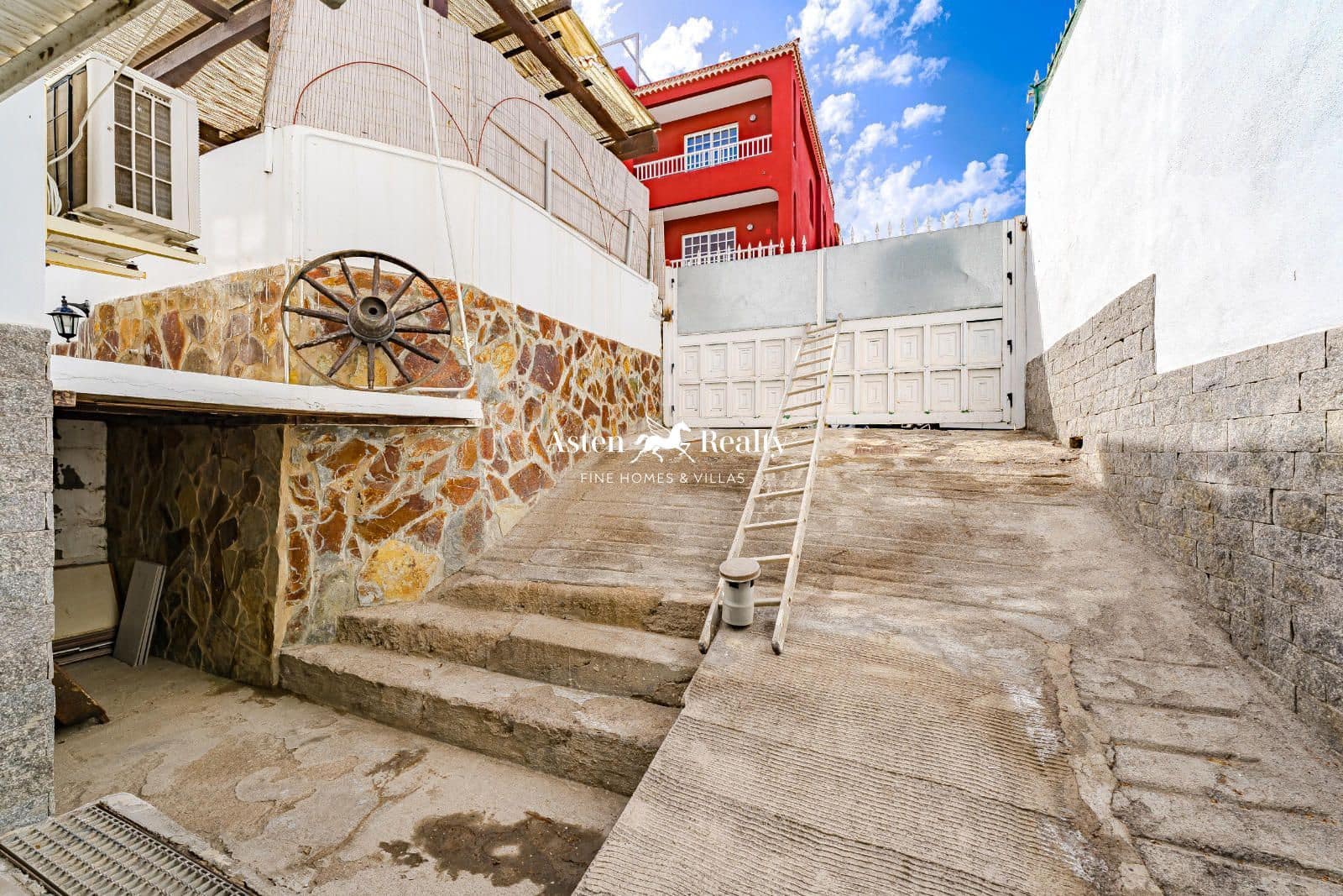 5 soveværelse Villa til salg i Playa San Juan - € 1.200.000 (Ref: 8674866)