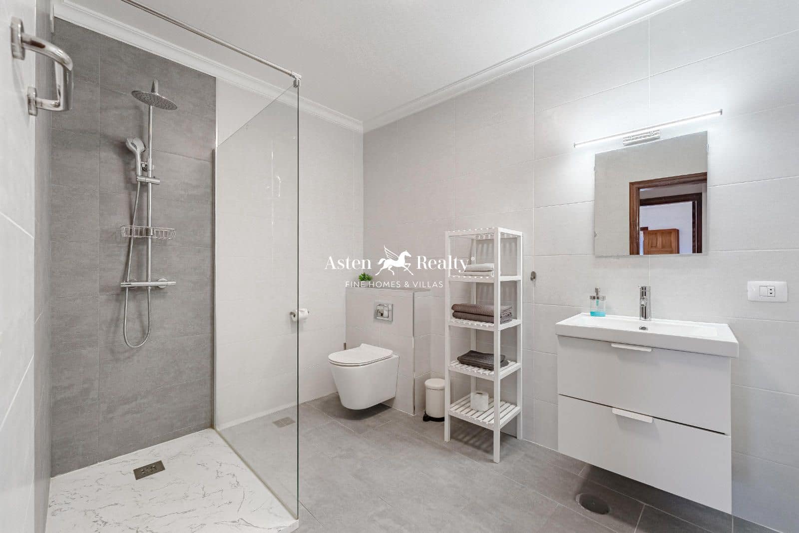 5 soveværelse Villa til salg i Playa San Juan - € 1.200.000 (Ref: 8674866)