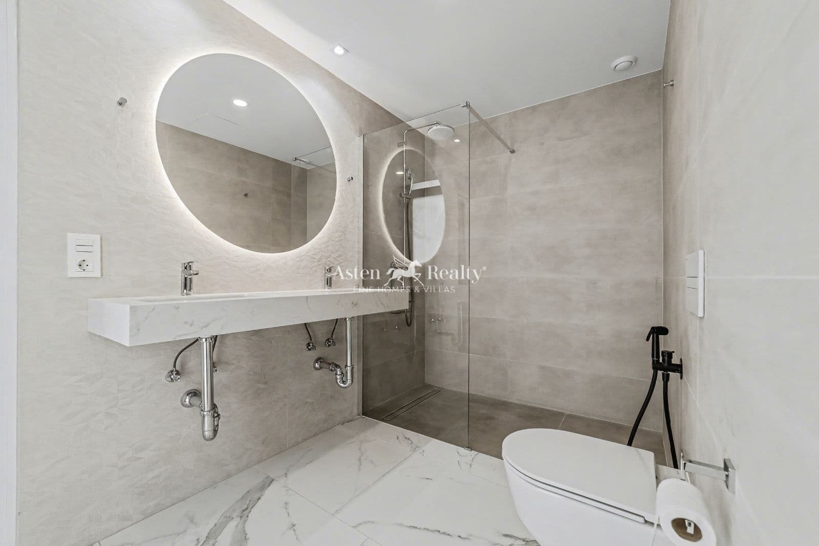 5 soveværelse Byhus til salg i Torviscas med swimmingpool garage - € 3.500.000 (Ref: 8678745)