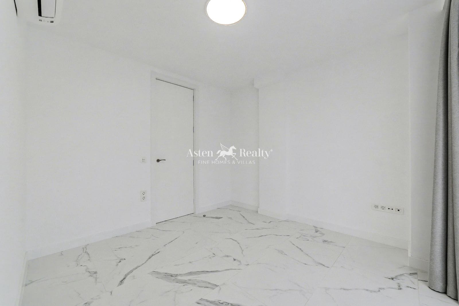 5 soveværelse Byhus til salg i Torviscas med swimmingpool garage - € 3.500.000 (Ref: 8678745)