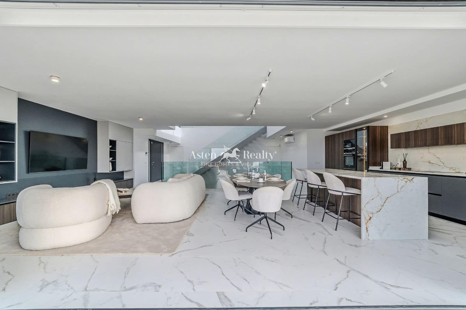 5 soveværelse Byhus til salg i Torviscas med swimmingpool garage - € 3.500.000 (Ref: 8678745)