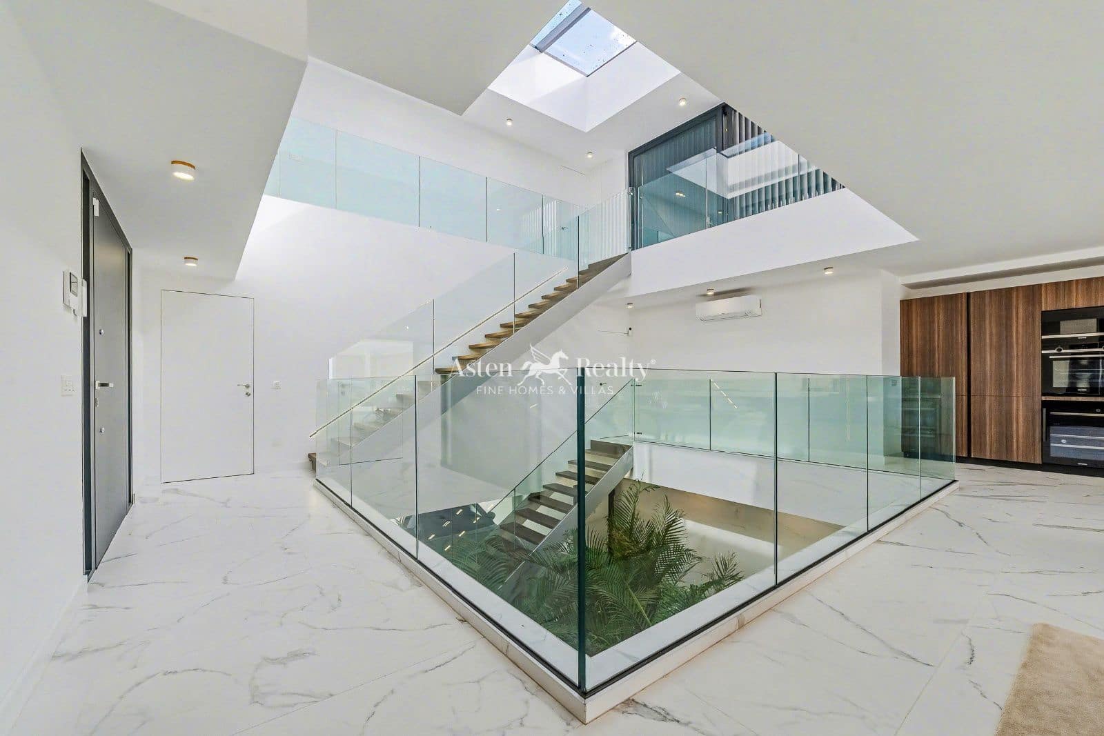 5 soveværelse Byhus til salg i Torviscas med swimmingpool garage - € 3.500.000 (Ref: 8678745)