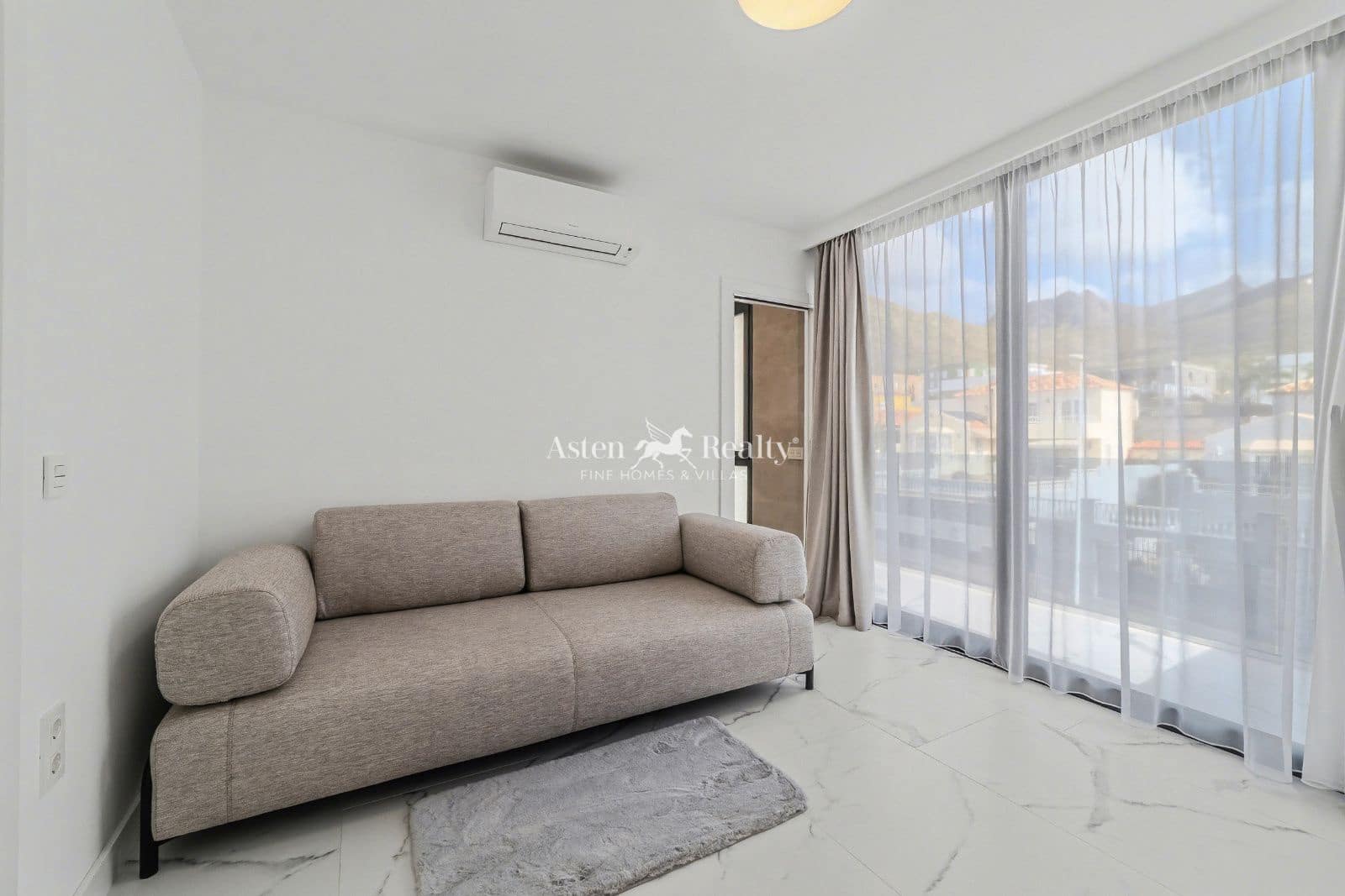 5 soveværelse Byhus til salg i Torviscas med swimmingpool garage - € 3.500.000 (Ref: 8678745)