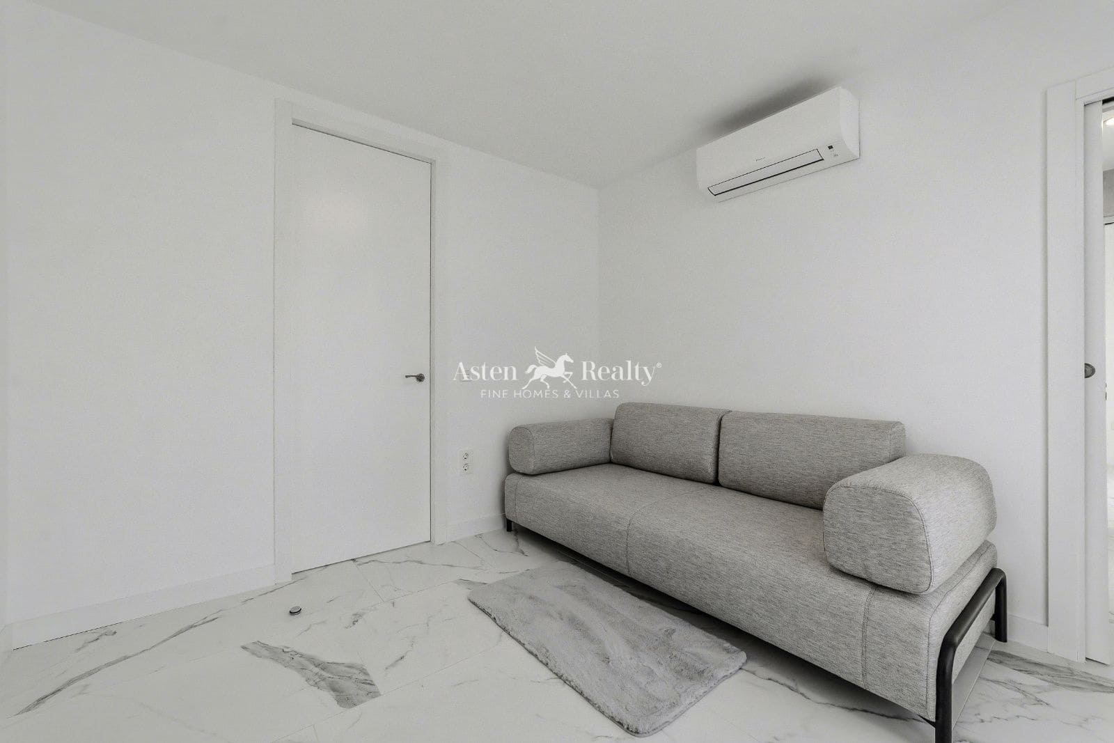 5 soveværelse Byhus til salg i Torviscas med swimmingpool garage - € 3.500.000 (Ref: 8678745)