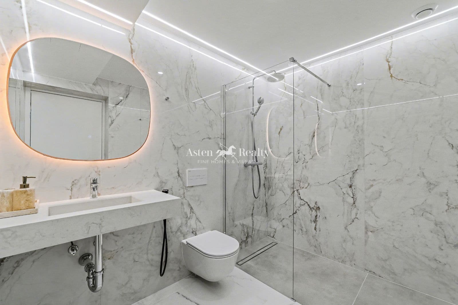 5 soveværelse Byhus til salg i Torviscas med swimmingpool garage - € 3.500.000 (Ref: 8678745)