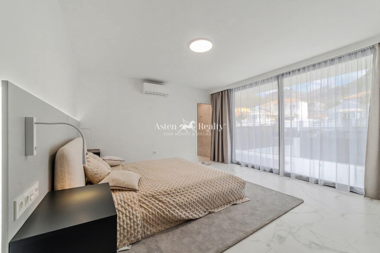 5 soveværelse Byhus til salg i Torviscas med swimmingpool garage - € 3.500.000 (Ref: 8678745)