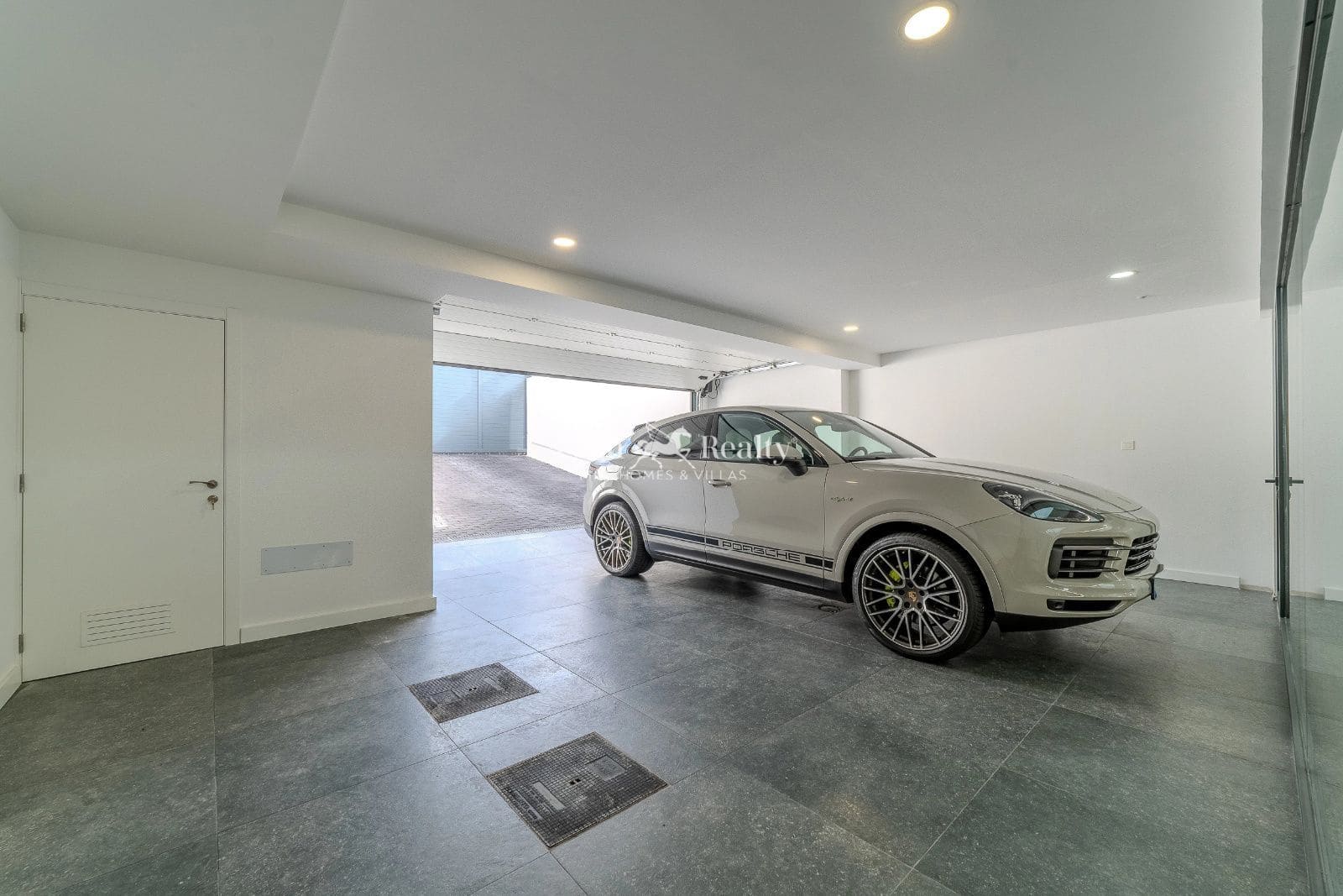 5 soveværelse Byhus til salg i Torviscas med swimmingpool garage - € 3.500.000 (Ref: 8678745)