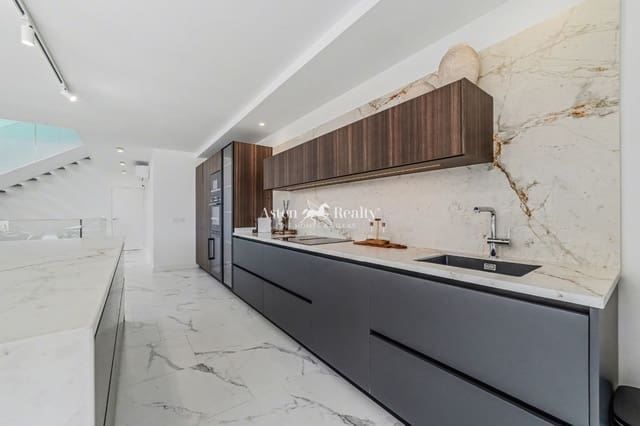 5 makuuhuone Omakotitalo myytävänä paikassa Torviscas, Adeje mukana uima-altaan 
autotalli - 3 500 000 € (Ref: 8678745)