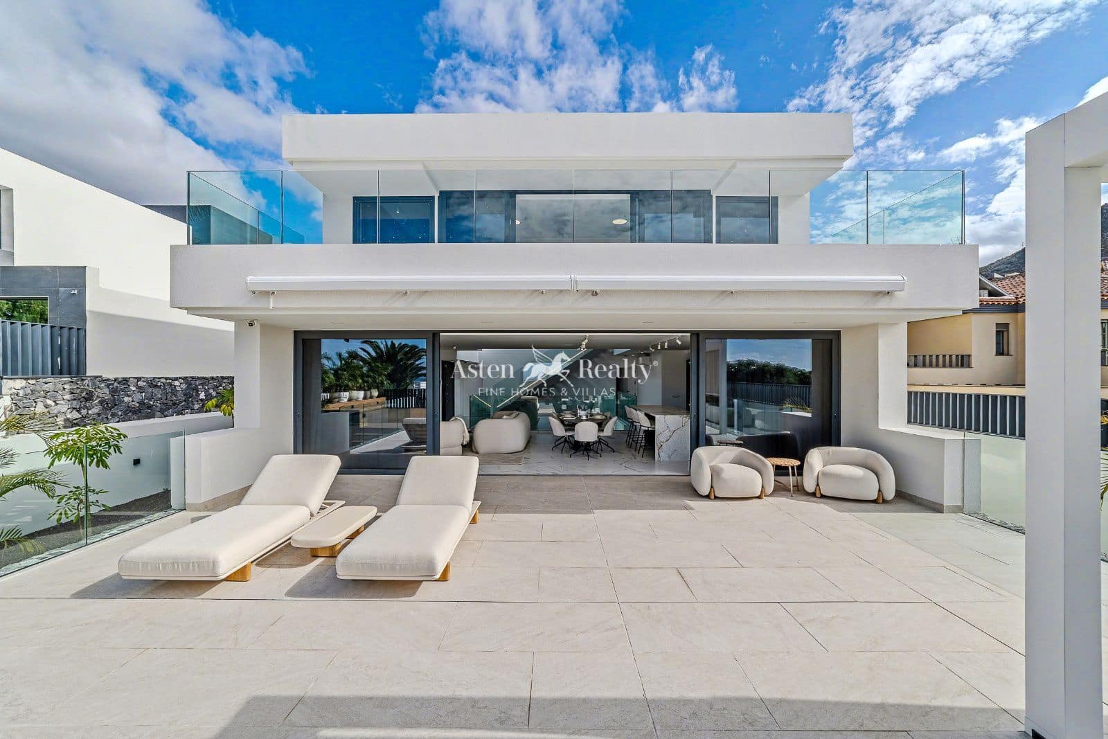 5 soveværelse Byhus til salg i Torviscas med swimmingpool garage - € 3.500.000 (Ref: 8678745)