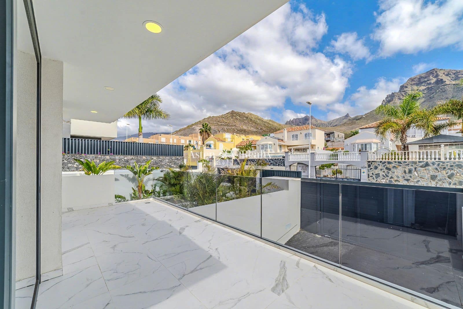 5 soveværelse Byhus til salg i Torviscas med swimmingpool garage - € 3.500.000 (Ref: 8678745)