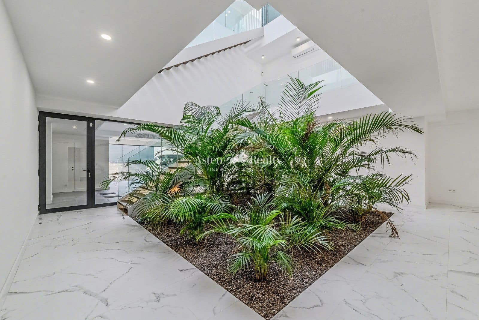 5 soveværelse Byhus til salg i Torviscas med swimmingpool garage - € 3.500.000 (Ref: 8678745)