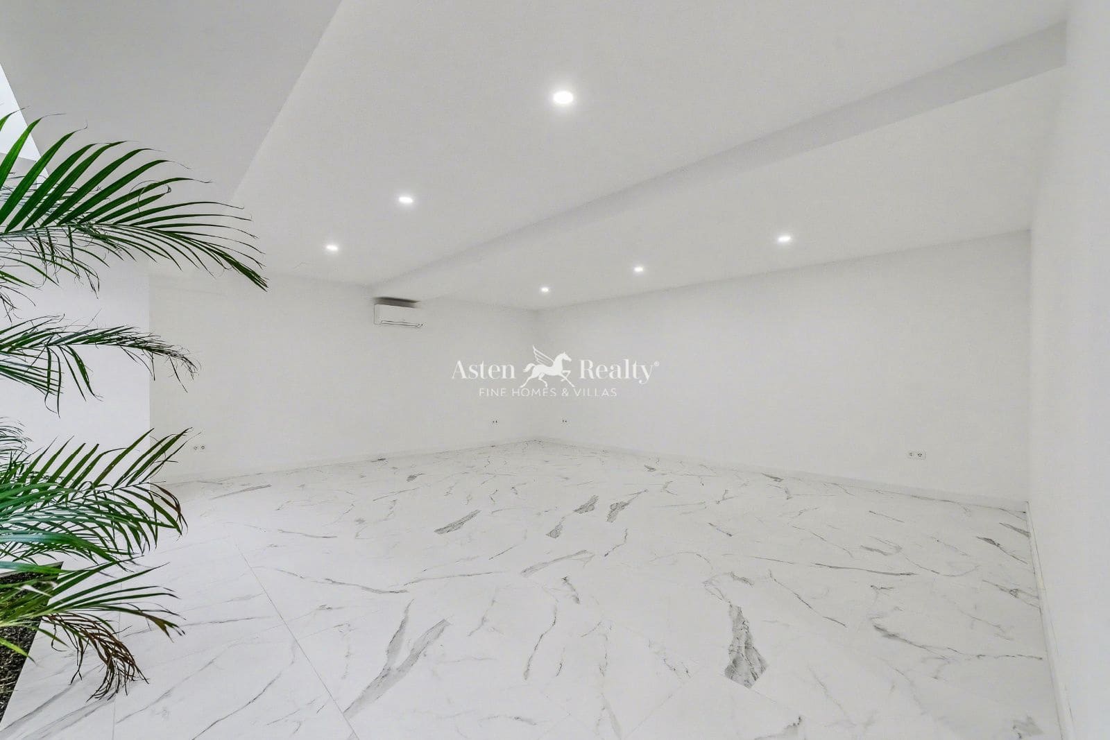 5 soveværelse Byhus til salg i Torviscas med swimmingpool garage - € 3.500.000 (Ref: 8678745)