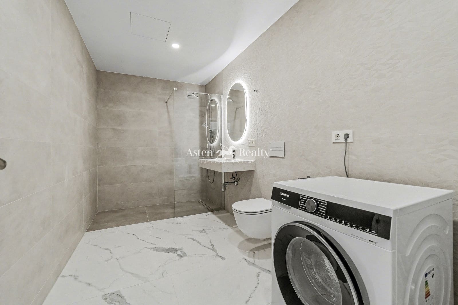 5 soveværelse Byhus til salg i Torviscas med swimmingpool garage - € 3.500.000 (Ref: 8678745)