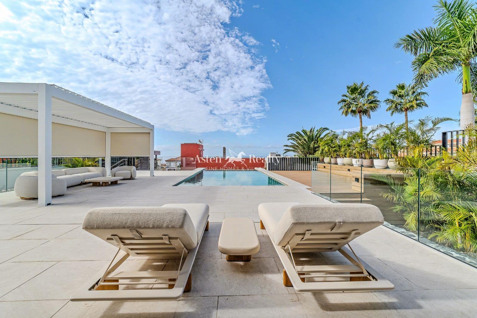 5 soveværelse Byhus til salg i Torviscas med swimmingpool garage - € 3.500.000 (Ref: 8678745)