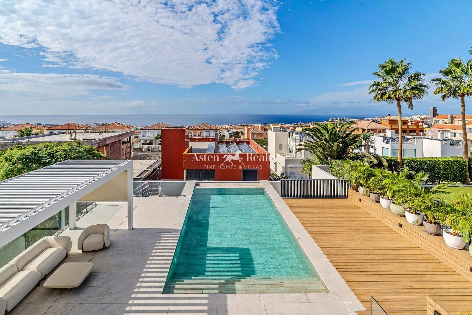 5 soveværelse Byhus til salg i Torviscas med swimmingpool garage - € 3.500.000 (Ref: 8678745)