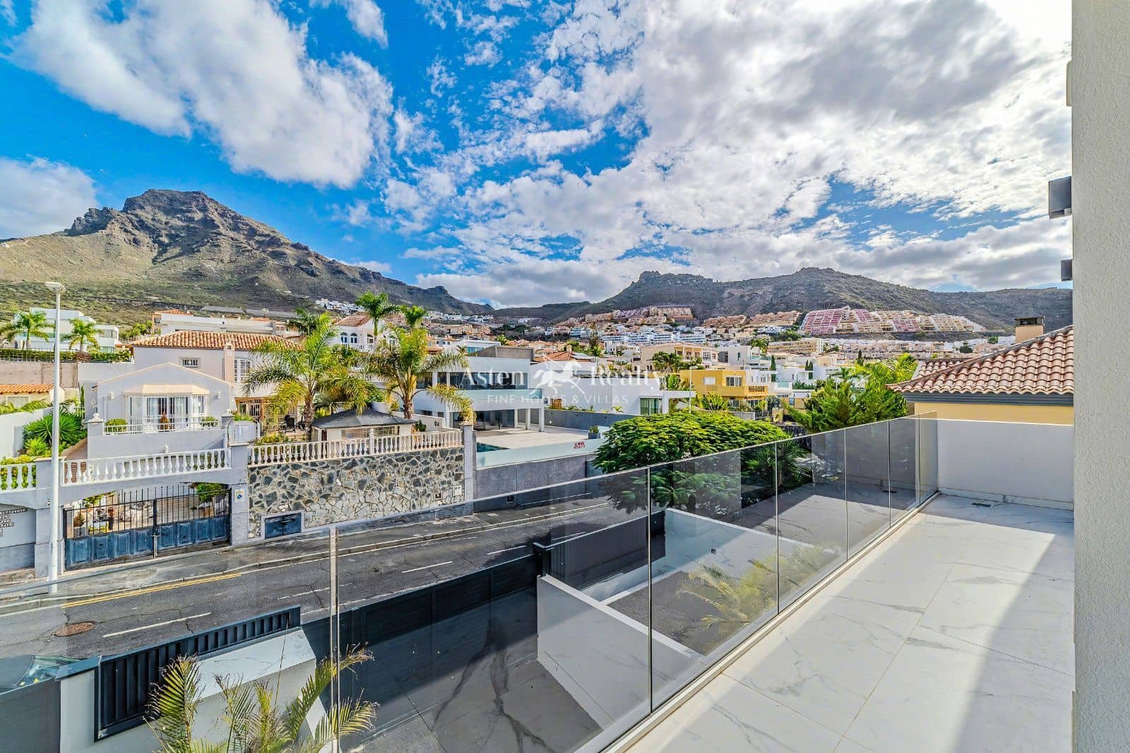 5 soveværelse Byhus til salg i Torviscas med swimmingpool garage - € 3.500.000 (Ref: 8678745)