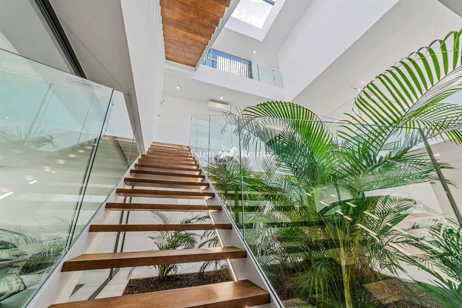 5 soveværelse Byhus til salg i Torviscas med swimmingpool garage - € 3.500.000 (Ref: 8678745)