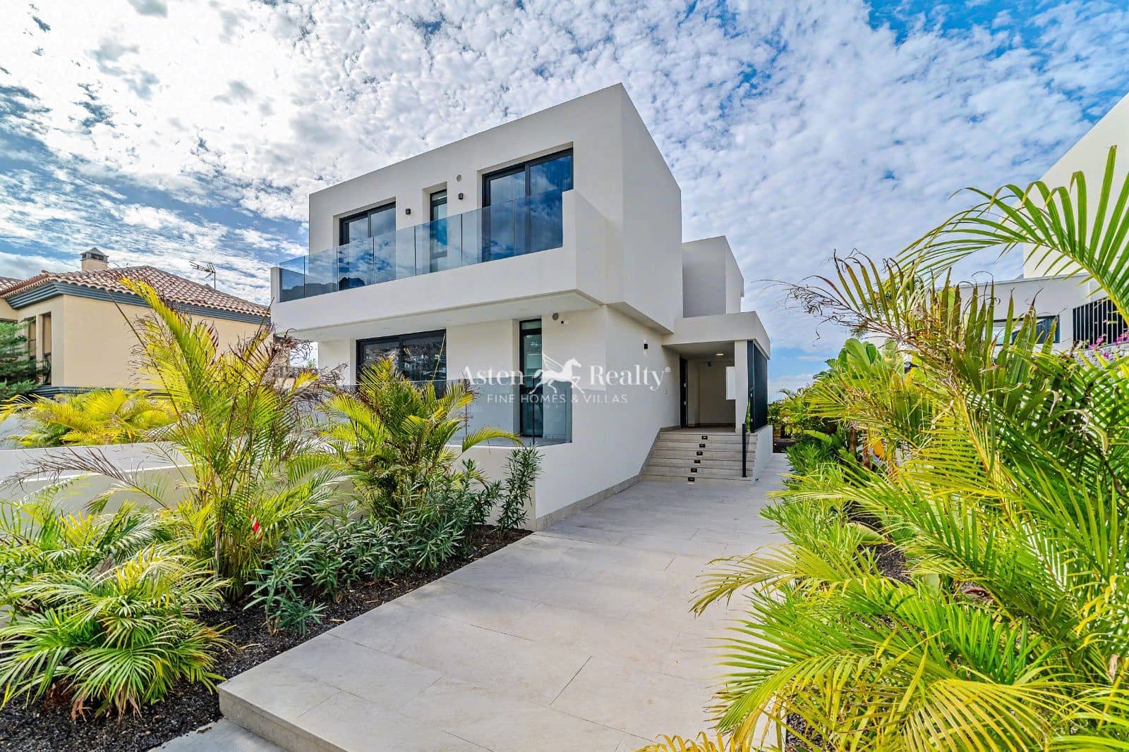 5 soveværelse Byhus til salg i Torviscas med swimmingpool garage - € 3.500.000 (Ref: 8678745)