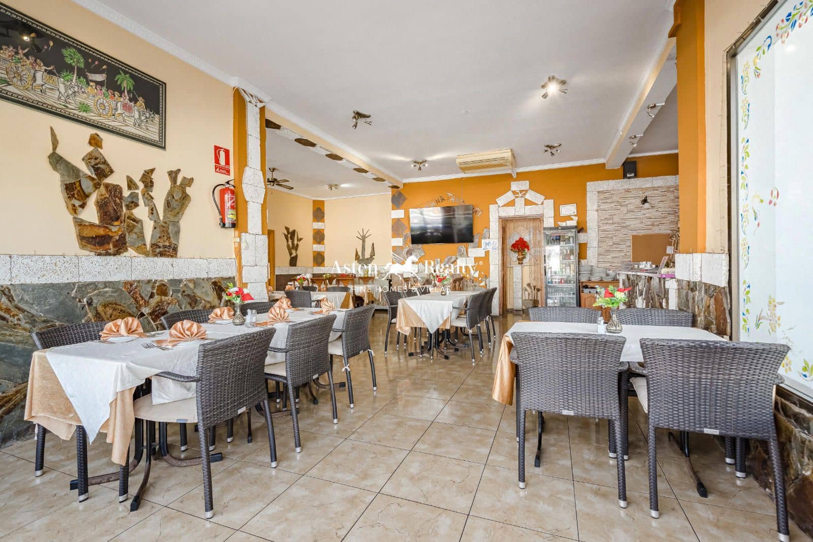 Business for sale in Playa de las Americas - € 330,000 (Ref: 8679072)