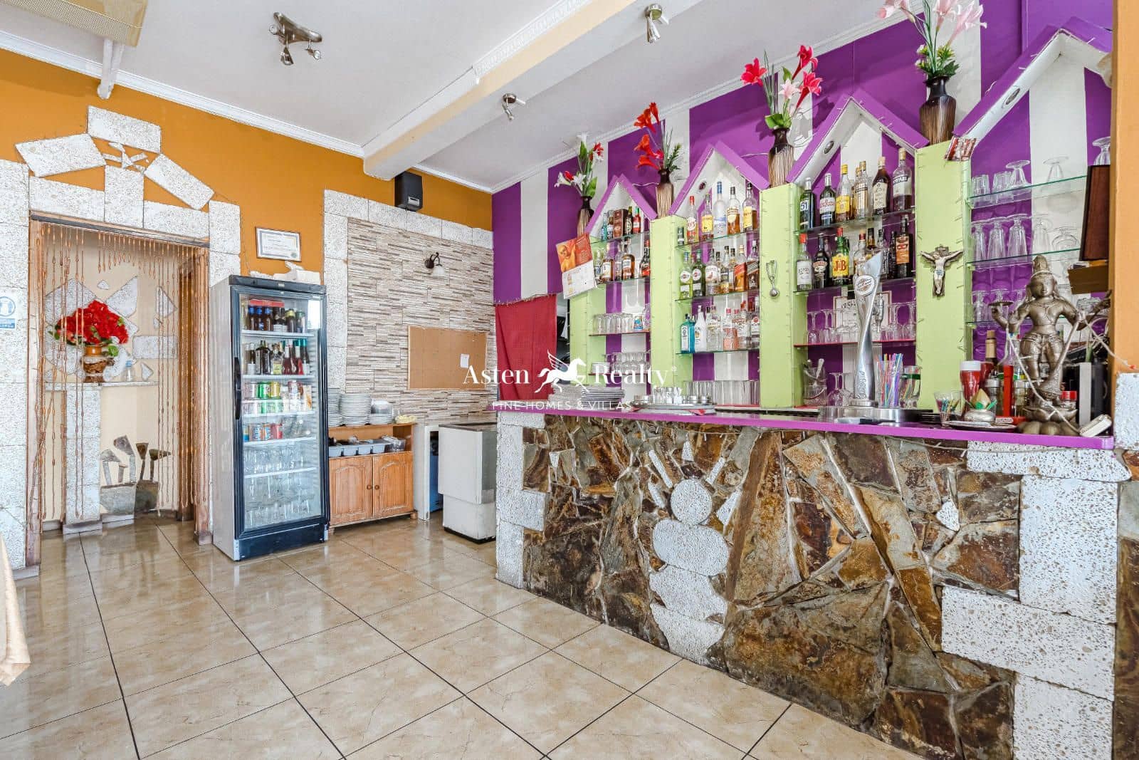 Business for sale in Playa de las Americas - € 330,000 (Ref: 8679072)