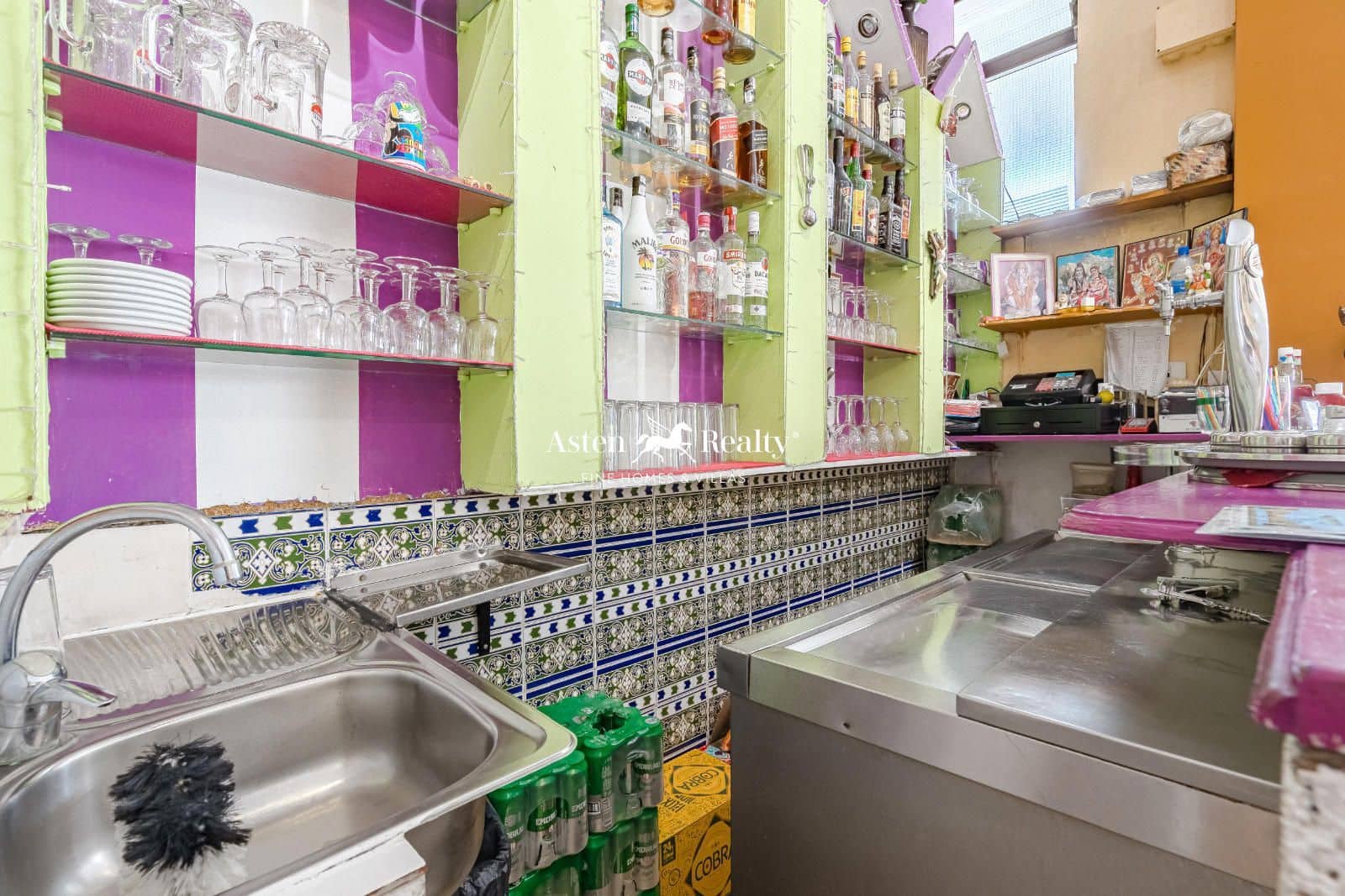 Business for sale in Playa de las Americas - € 330,000 (Ref: 8679072)