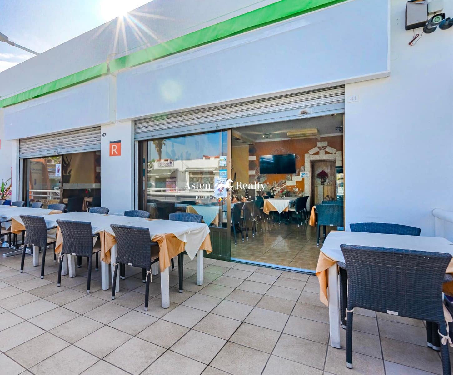 Business for sale in Playa de las Americas - € 330,000 (Ref: 8679072)