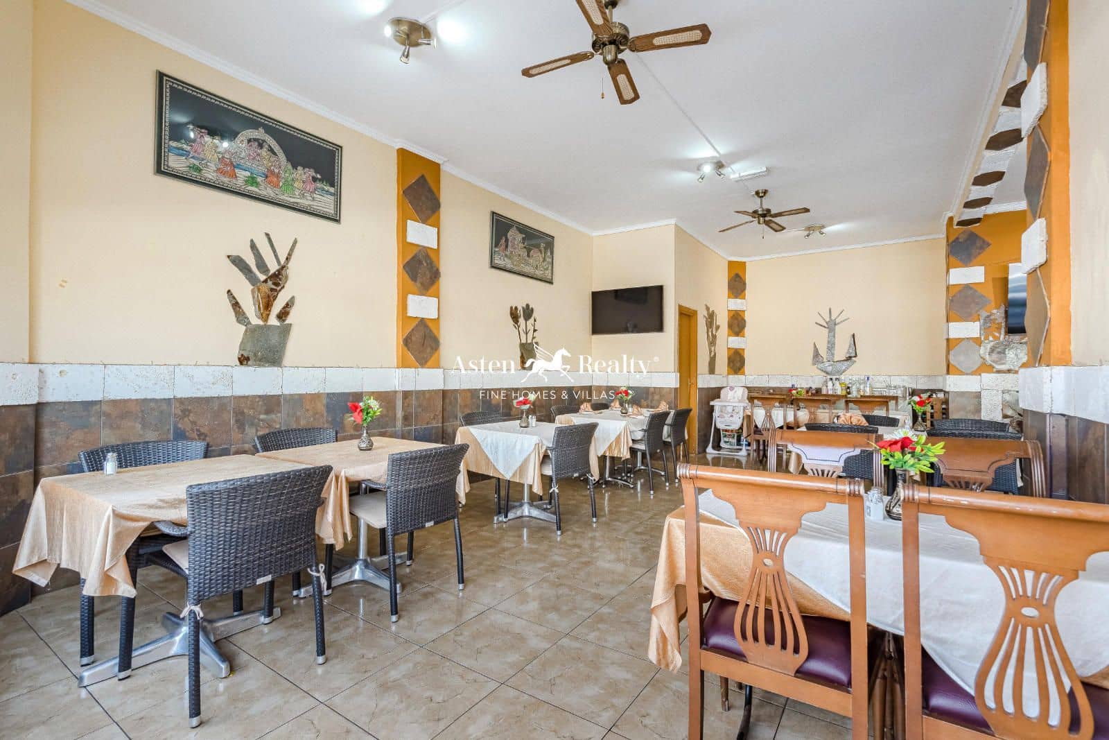 Business for sale in Playa de las Americas - € 330,000 (Ref: 8679072)