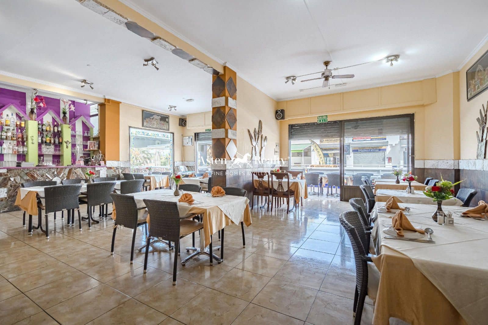 Business for sale in Playa de las Americas - € 330,000 (Ref: 8679072)