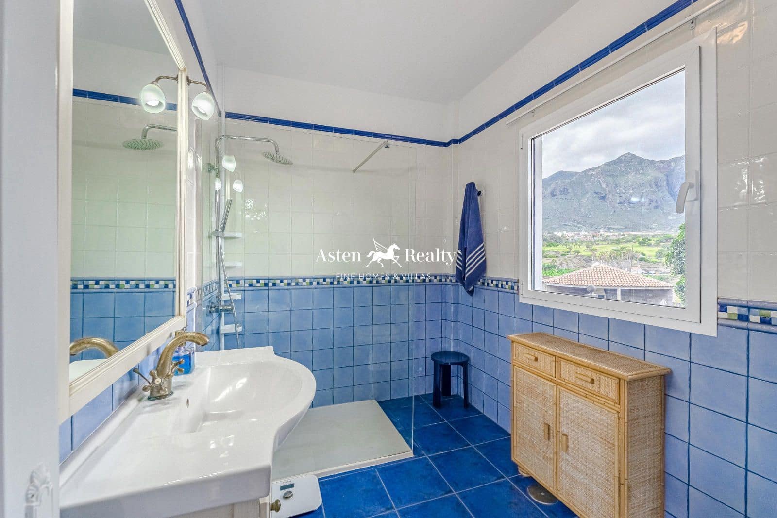 6 soveværelse Byhus til salg i Buenavista del Norte med swimmingpool garage - € 2.990.000 (Ref: 8695809)