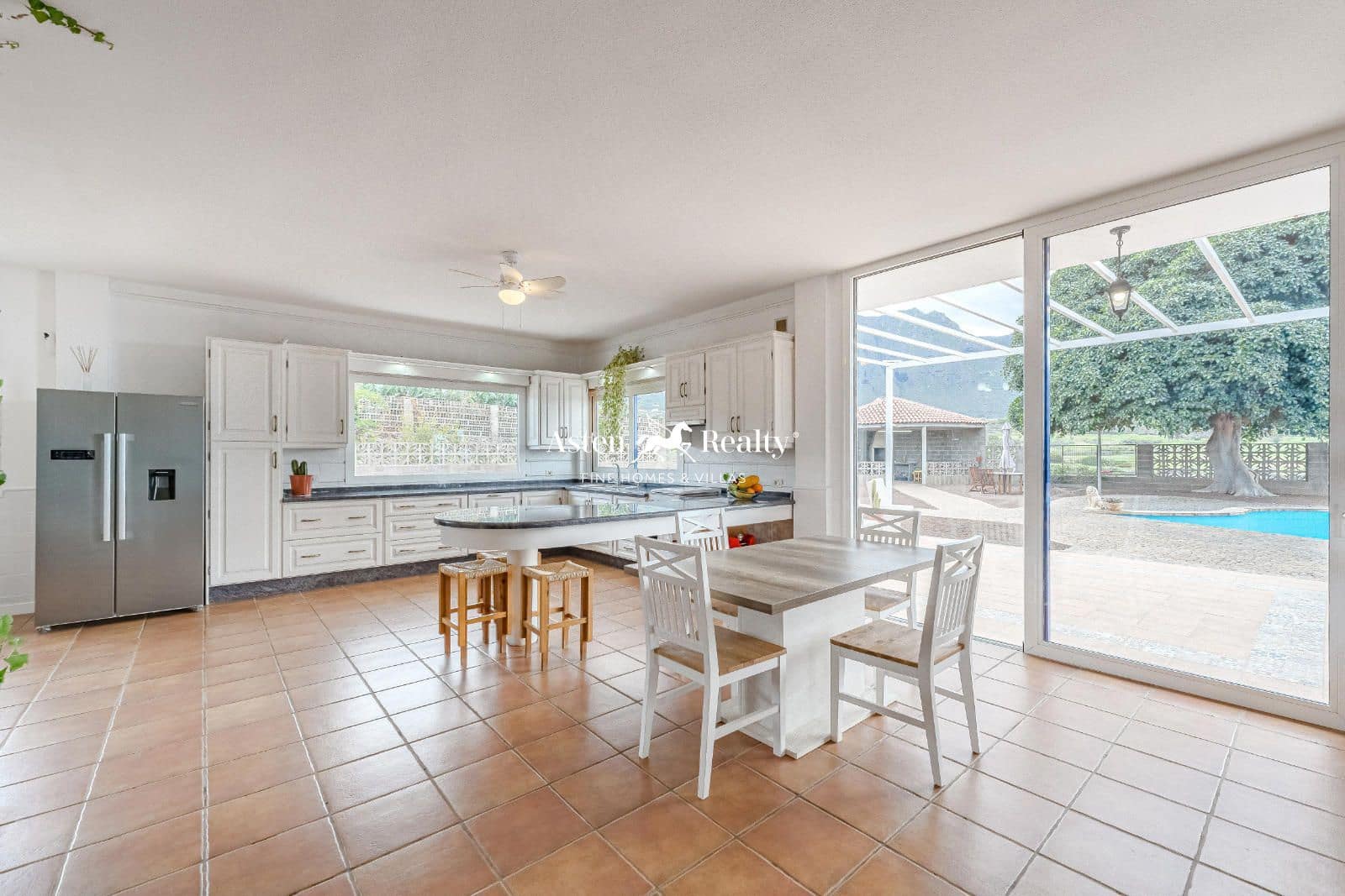 6 soveværelse Byhus til salg i Buenavista del Norte med swimmingpool garage - € 2.990.000 (Ref: 8695809)