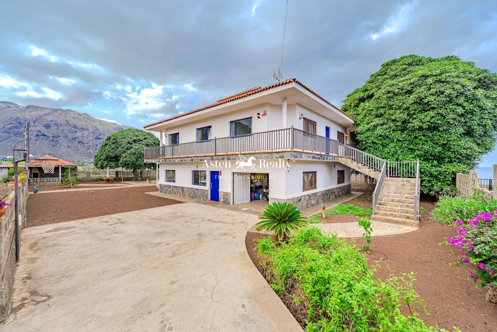 6 soveværelse Byhus til salg i Buenavista del Norte med swimmingpool garage - € 2.990.000 (Ref: 8695809)