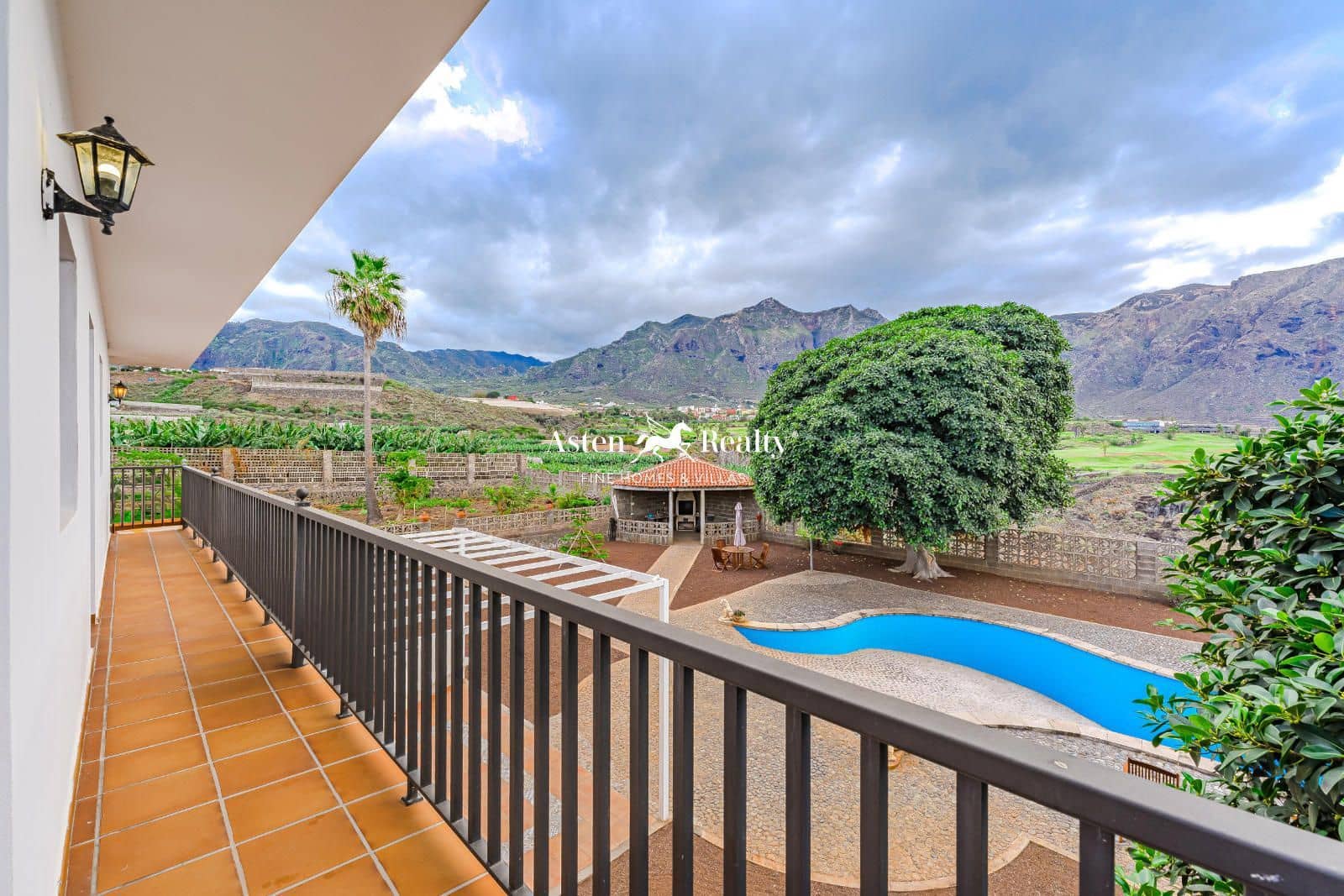 6 soveværelse Byhus til salg i Buenavista del Norte med swimmingpool garage - € 2.990.000 (Ref: 8695809)