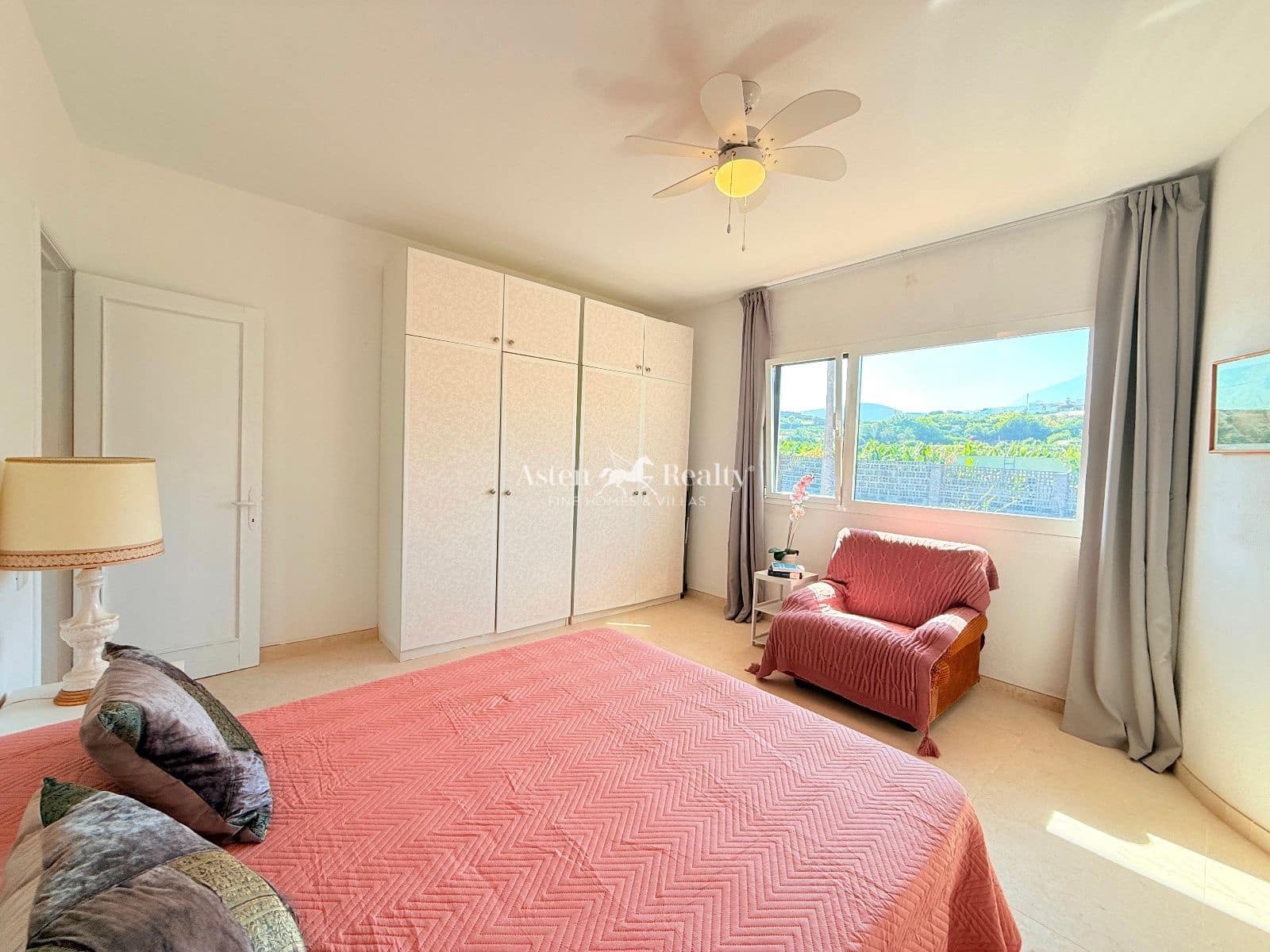 6 soveværelse Byhus til salg i Buenavista del Norte med swimmingpool garage - € 2.990.000 (Ref: 8695809)