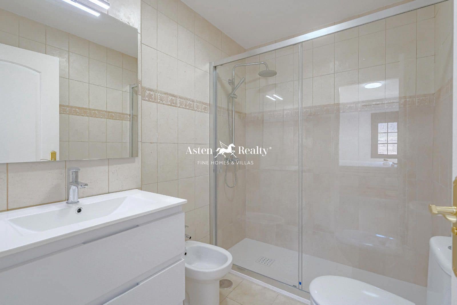 4 soveværelse Byhus til salg i Fanabe med garage - € 460.000 (Ref: 8705407)