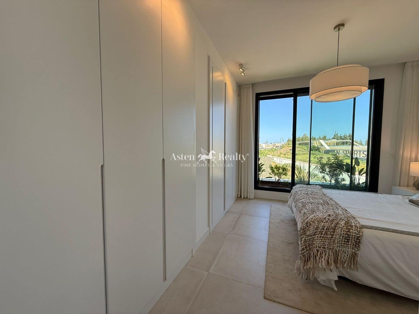 4 sypialnia Dom na sprzedaż w Las Lagunas de Mijas z basenem garażem - 766 000 € (Ref: 8705698)