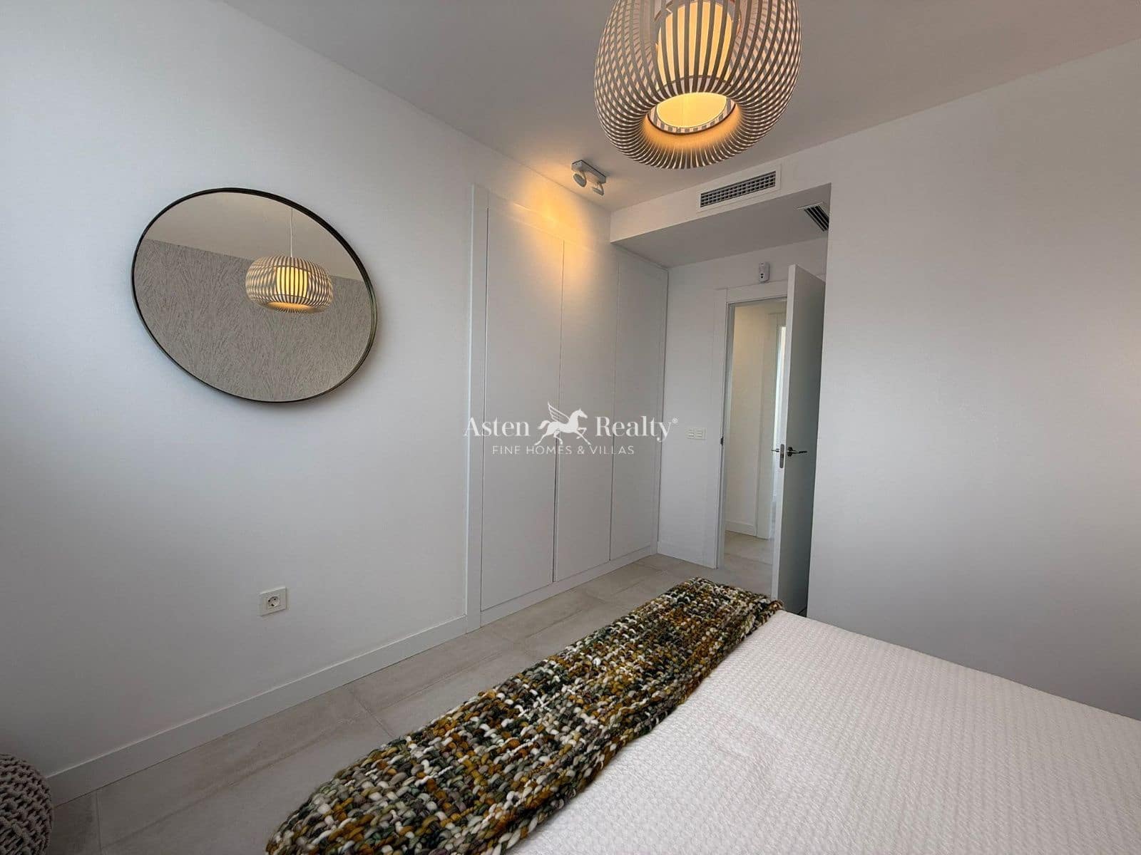 4 sypialnia Dom na sprzedaż w Las Lagunas de Mijas z basenem garażem - 766 000 € (Ref: 8705698)