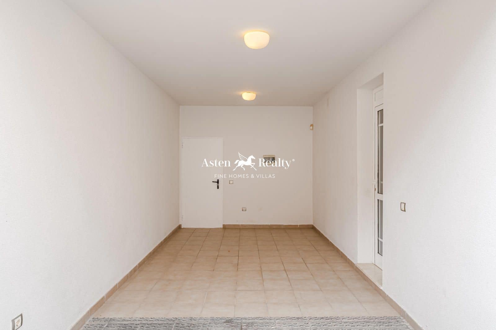 4 soveværelse Byhus til salg i Los Cristianos med swimmingpool garage - € 795.000 (Ref: 8706715)