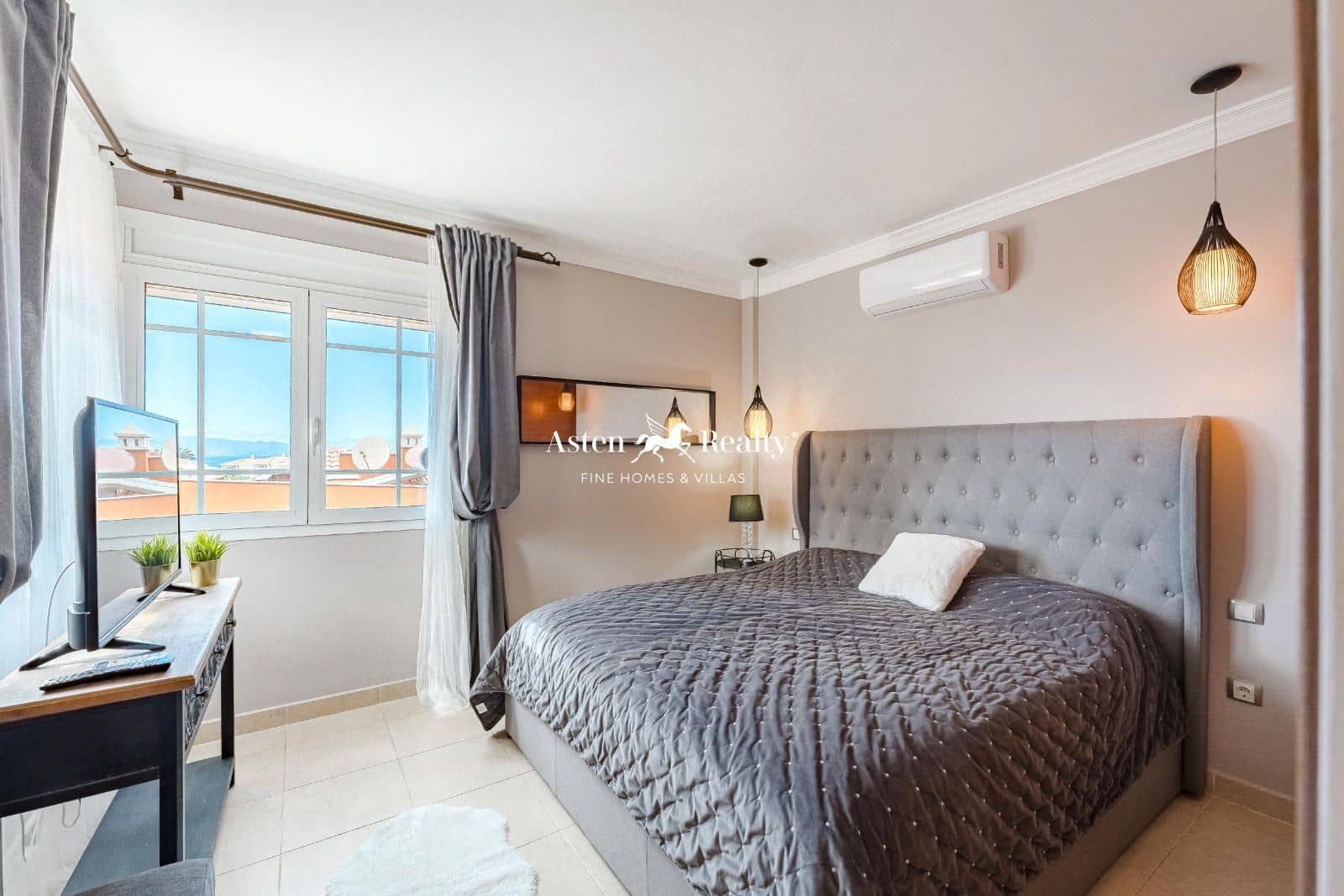 4 soveværelse Byhus til salg i Los Cristianos med swimmingpool garage - € 795.000 (Ref: 8706715)