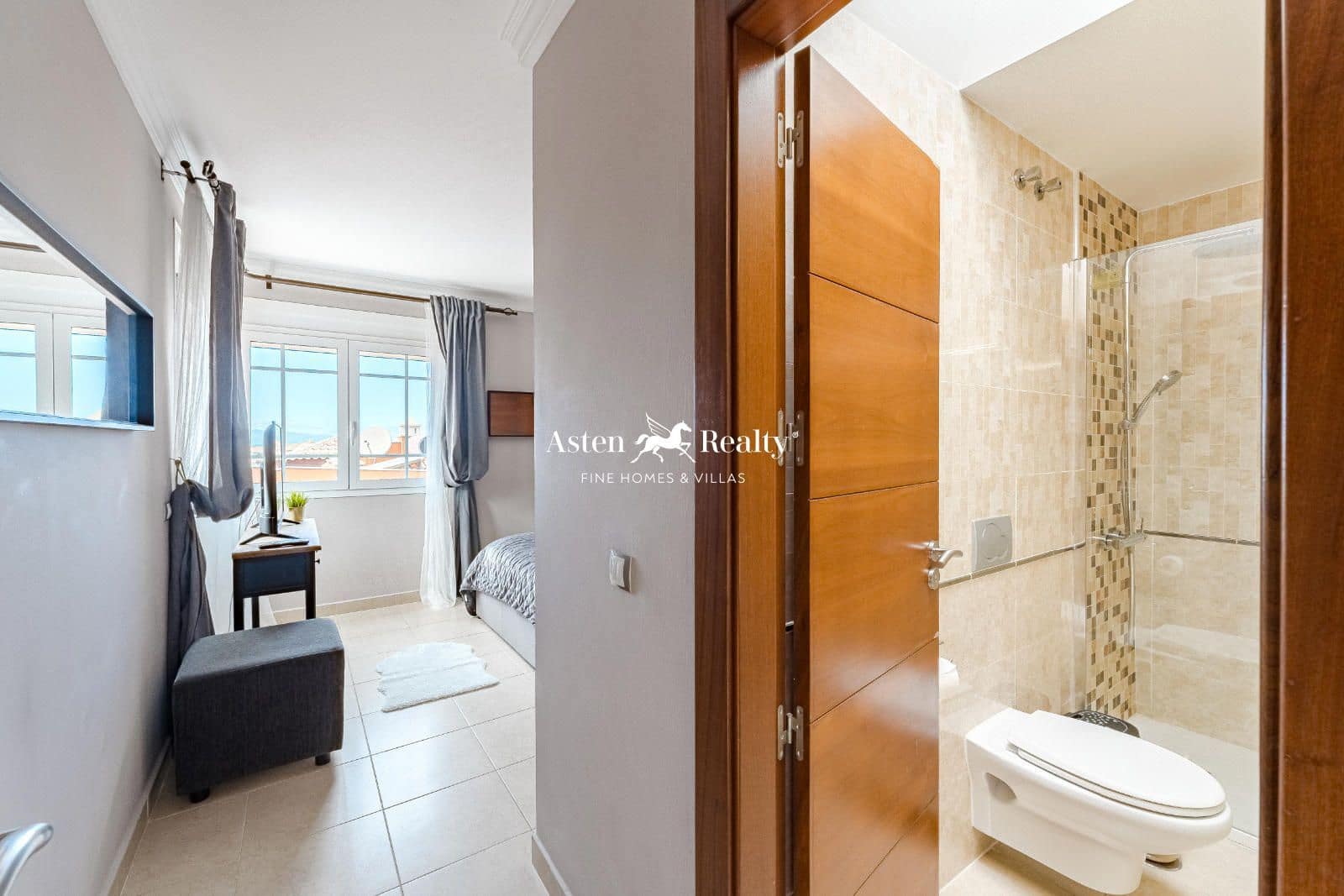 4 soveværelse Byhus til salg i Los Cristianos med swimmingpool garage - € 795.000 (Ref: 8706715)