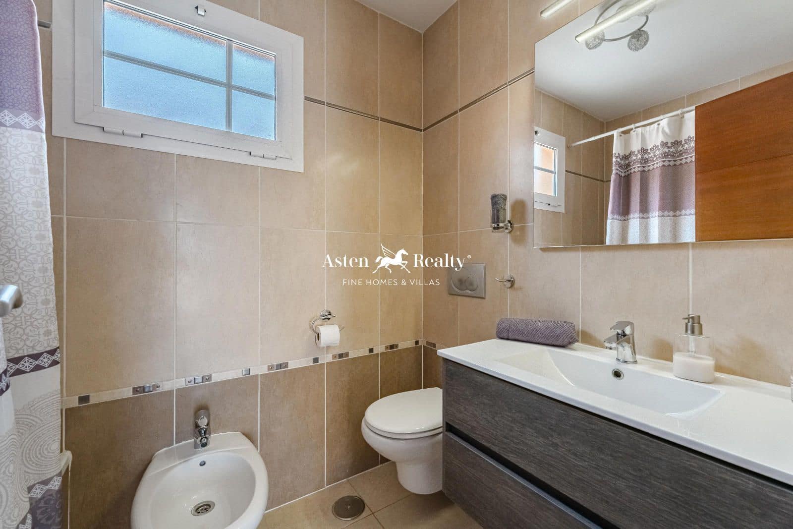 4 soveværelse Byhus til salg i Los Cristianos med swimmingpool garage - € 795.000 (Ref: 8706715)